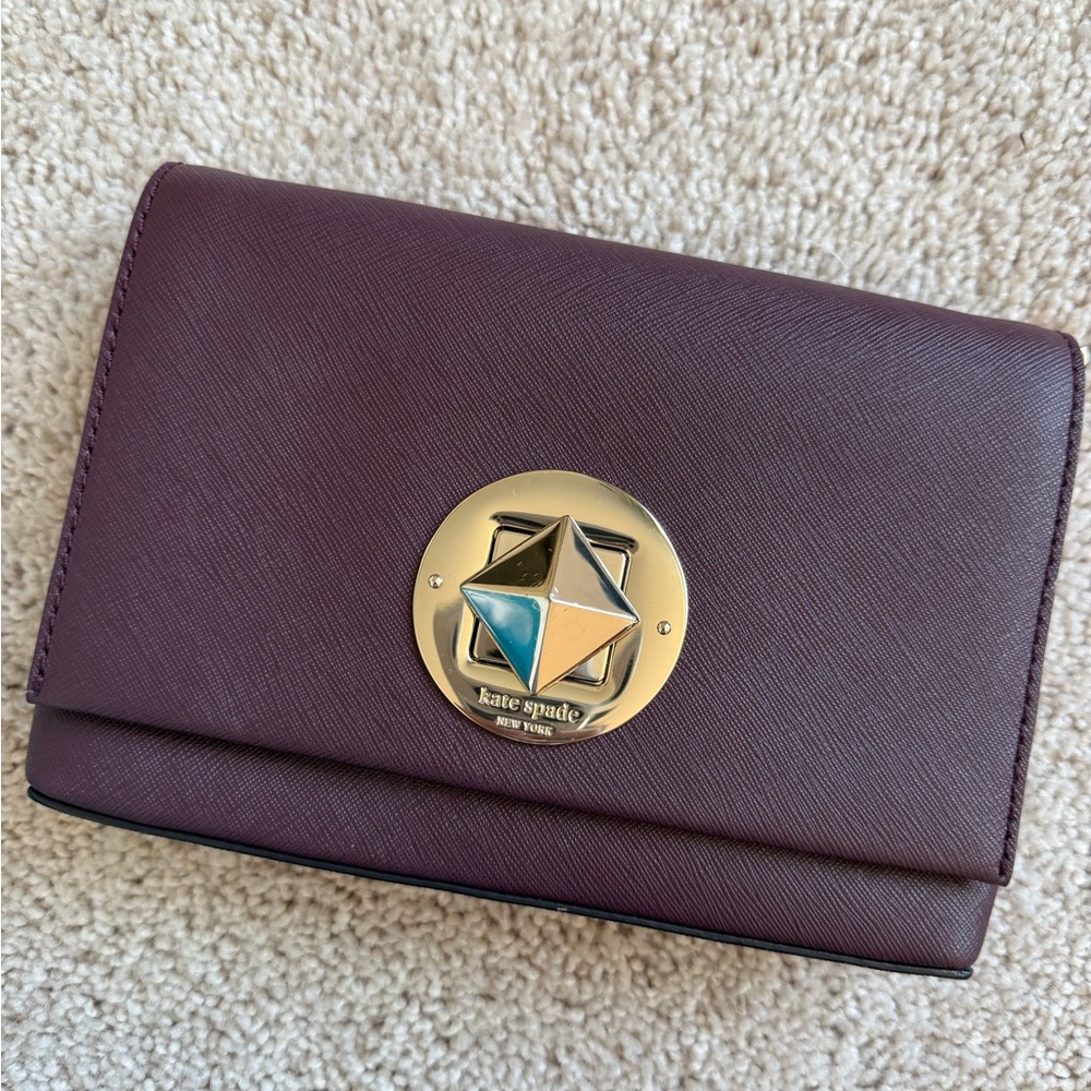 Elegant Burgundy Crossbody Bag - Picture 2 of 4